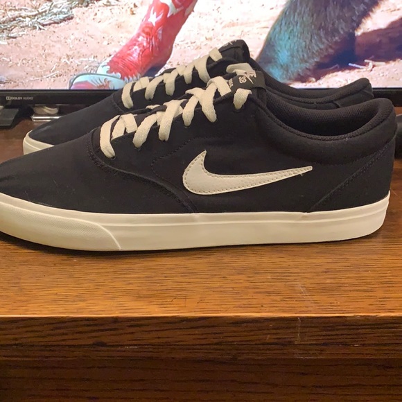 Nike men’s shoes - Picture 1 of 3